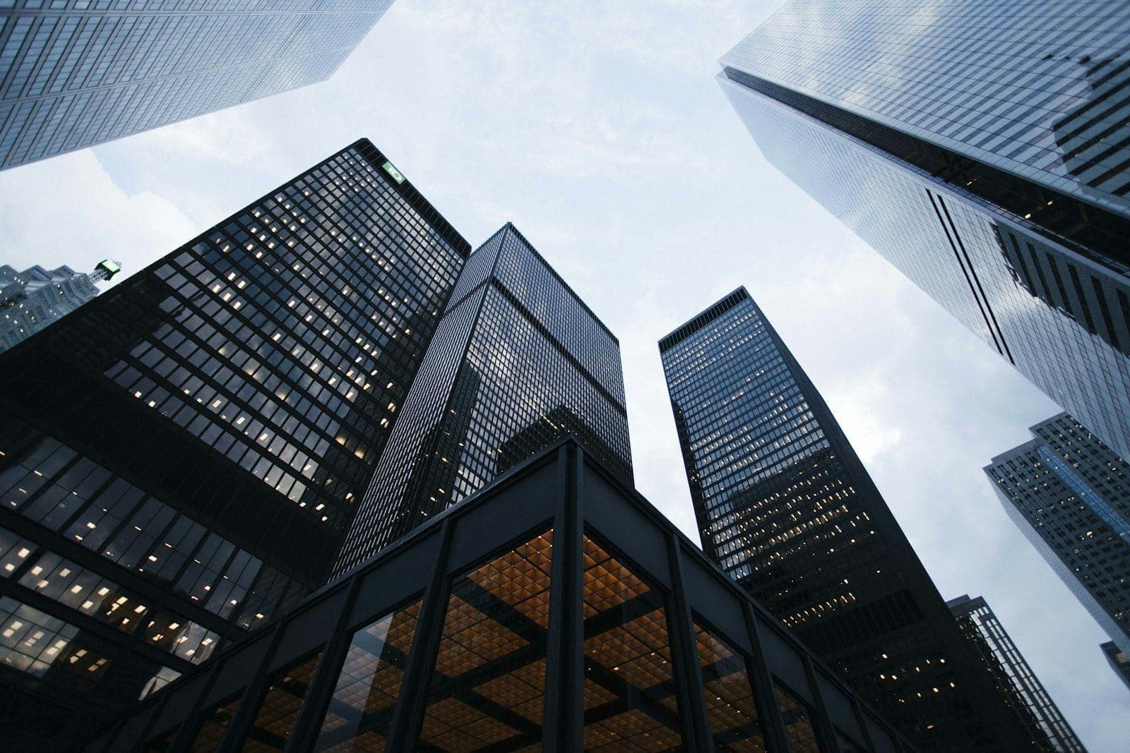 Tours de bureaux vues d'en bas